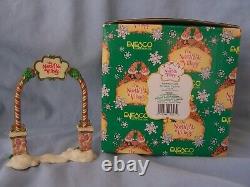 VTG 1994 Enesco The North Pole Village ARCHWAY GATE Arch Accessory 861952 with Box