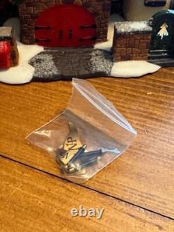 Vintage Dept 56 North Pole 1996 Route 1 North Pole Home of Mr & Mrs Claus in Box