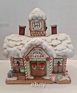 Vintage Enesco North Pole Village The Station Musical withNight Light Zimnicki